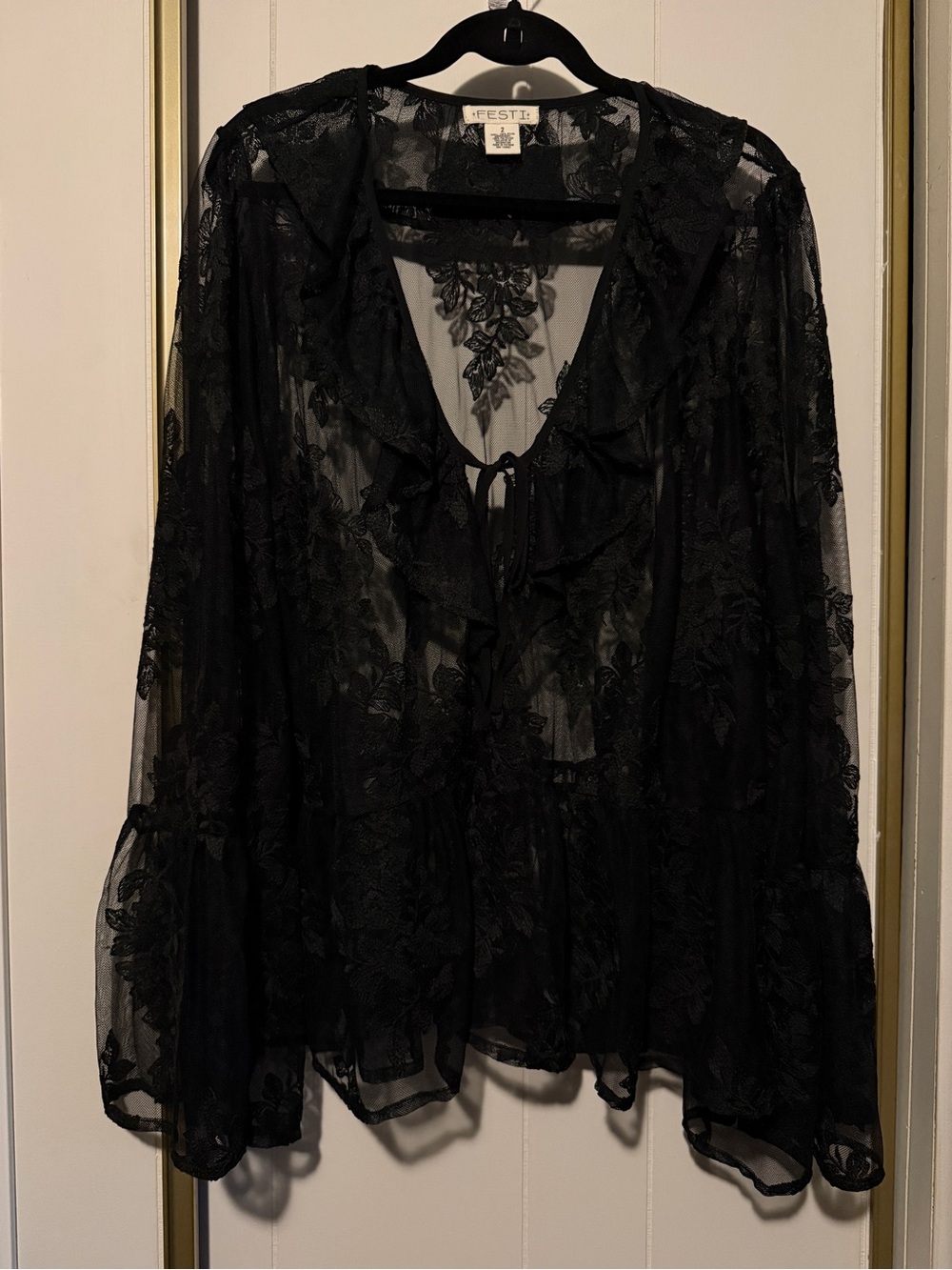 NWOT Torrid Festi Bell Sleeve Lace Top size 2